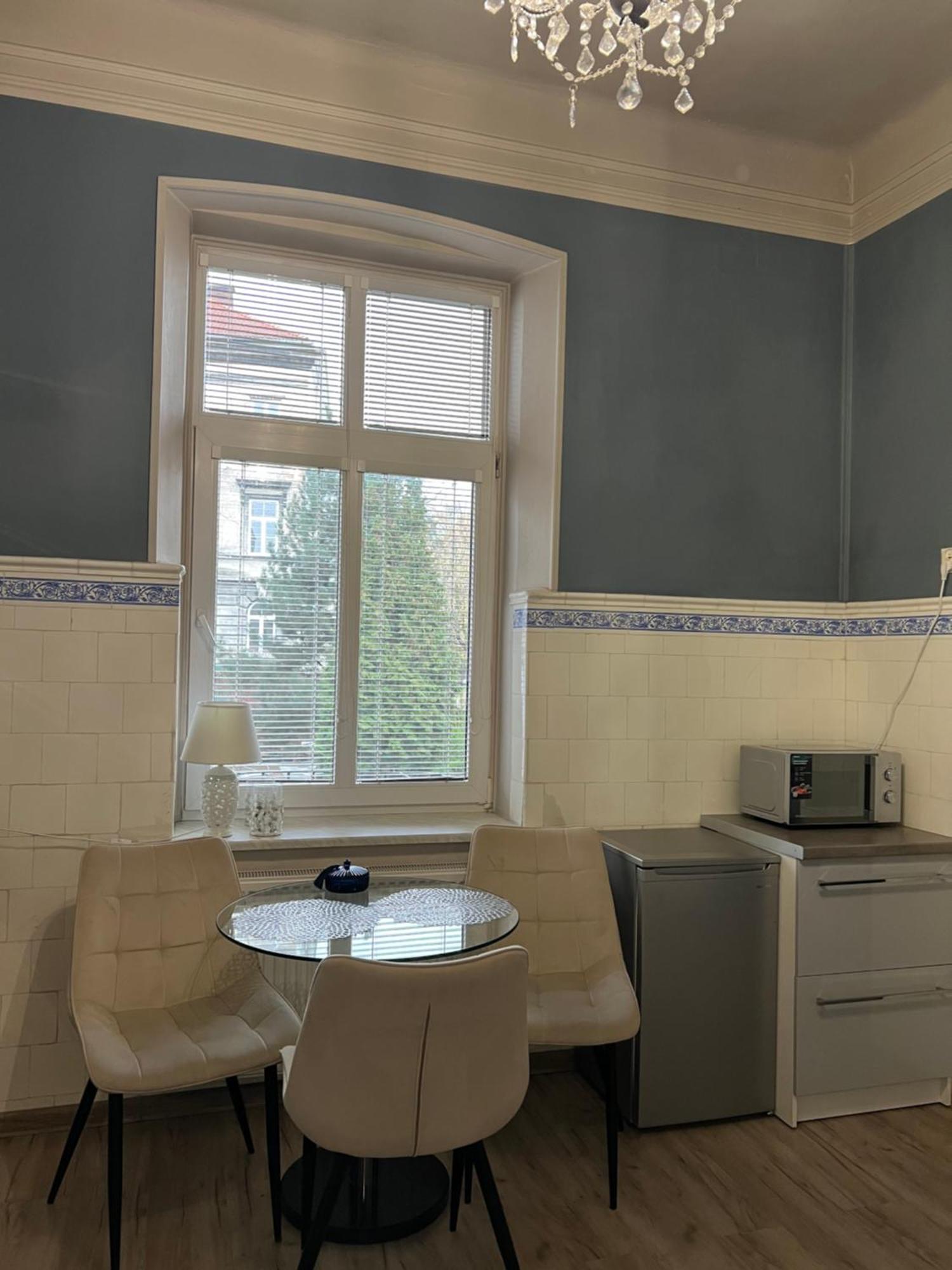 Apartamenty Przy Dworcu Пшемишъл Екстериор снимка